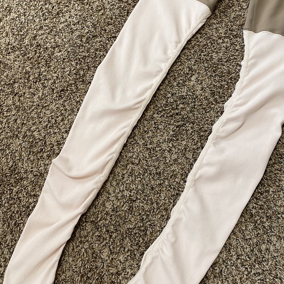 NEW Alo Yoga Two-Tone Leggings - Picture 5 of 9